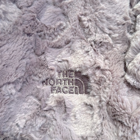 North Face Reversible Jacket Plum, faux fur, Women’s Medium - Picture 3 of 4